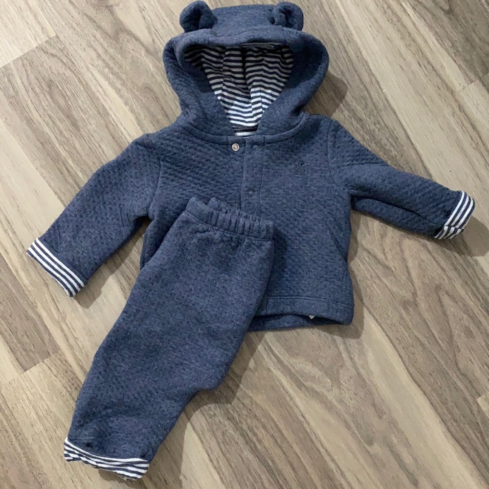 Baby Gap infant sweatsuit
